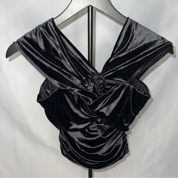 WAYF Black Rosette Off-the-Shoulder Velvet Top | Size Small | NWT 🖤 - Picture 2 of 5